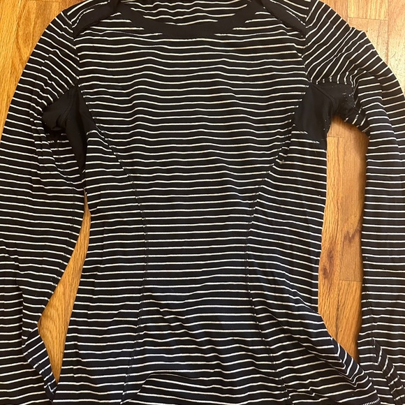 Lululemon Swiftly Tech Long Sleeve – Black & White Stripe, Size 6 - Picture 6 of 6